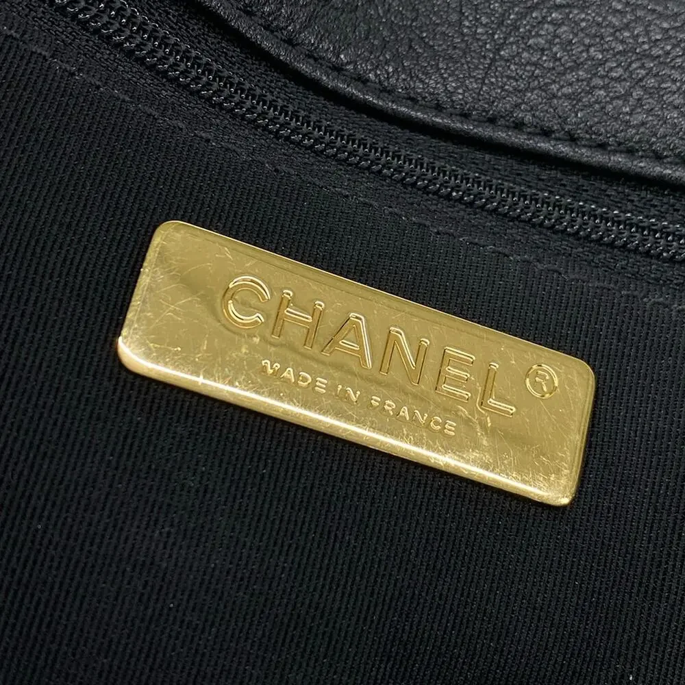 Chanel 19 Shoulder Bag AS1160